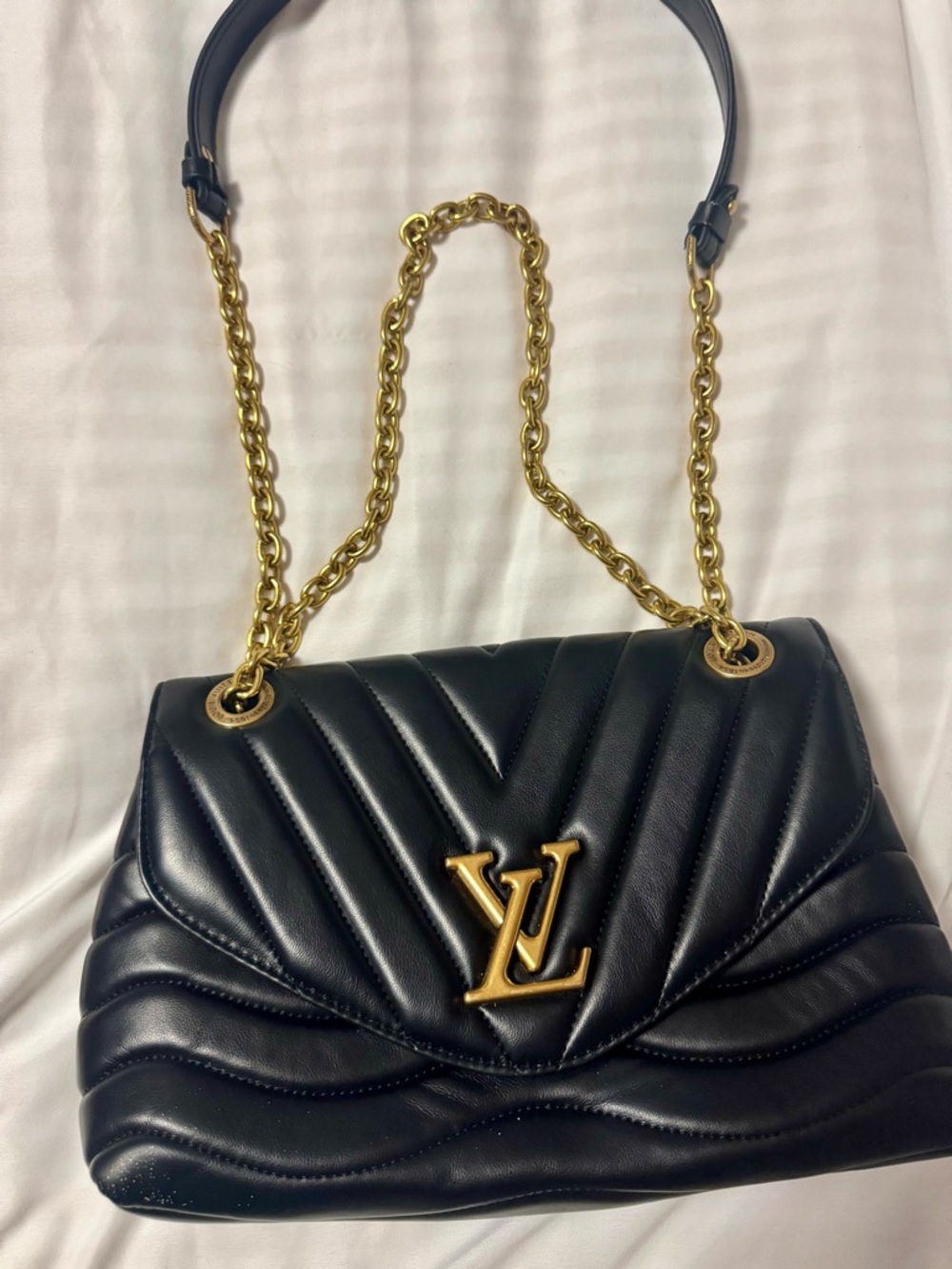 Louis Vuitton Black Quilted Shoulder Bag with Gold Chain - Picture 2 of 6